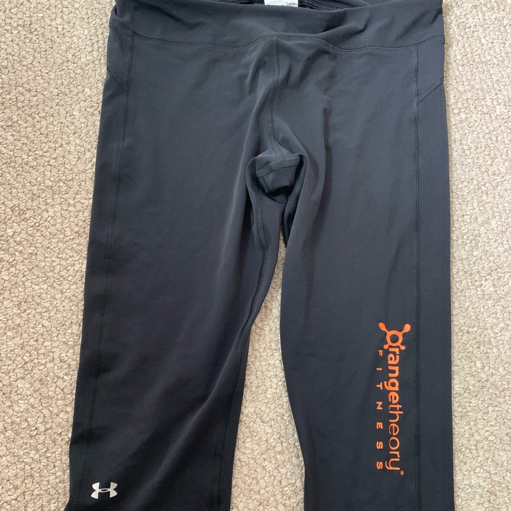 NWT Under Armour Crop/Orange Theory. Size XL